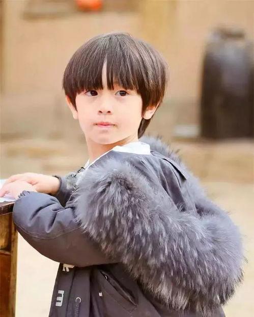 李亦航现实中父母照片,温馨家庭照背后的感人故事