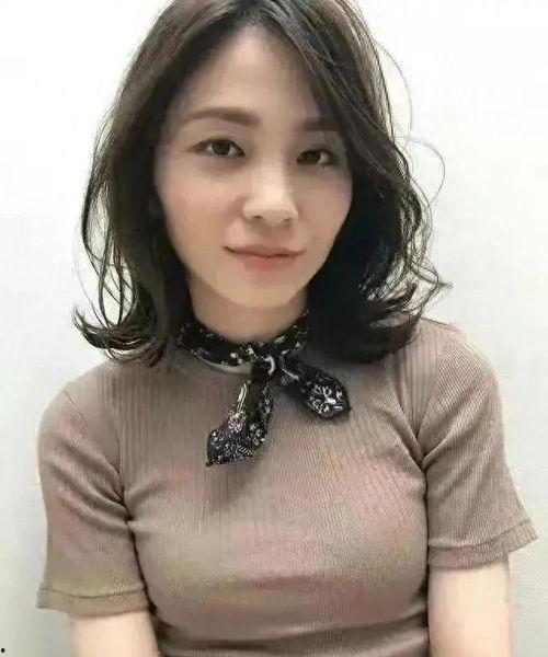 45岁女人图片,45岁女性的优雅与智慧